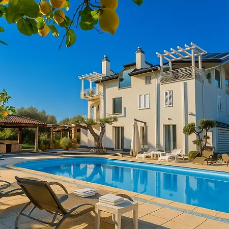 Villa Chiara - Intera Unita Con Piscina, E Vista Panoramica Acquedolci